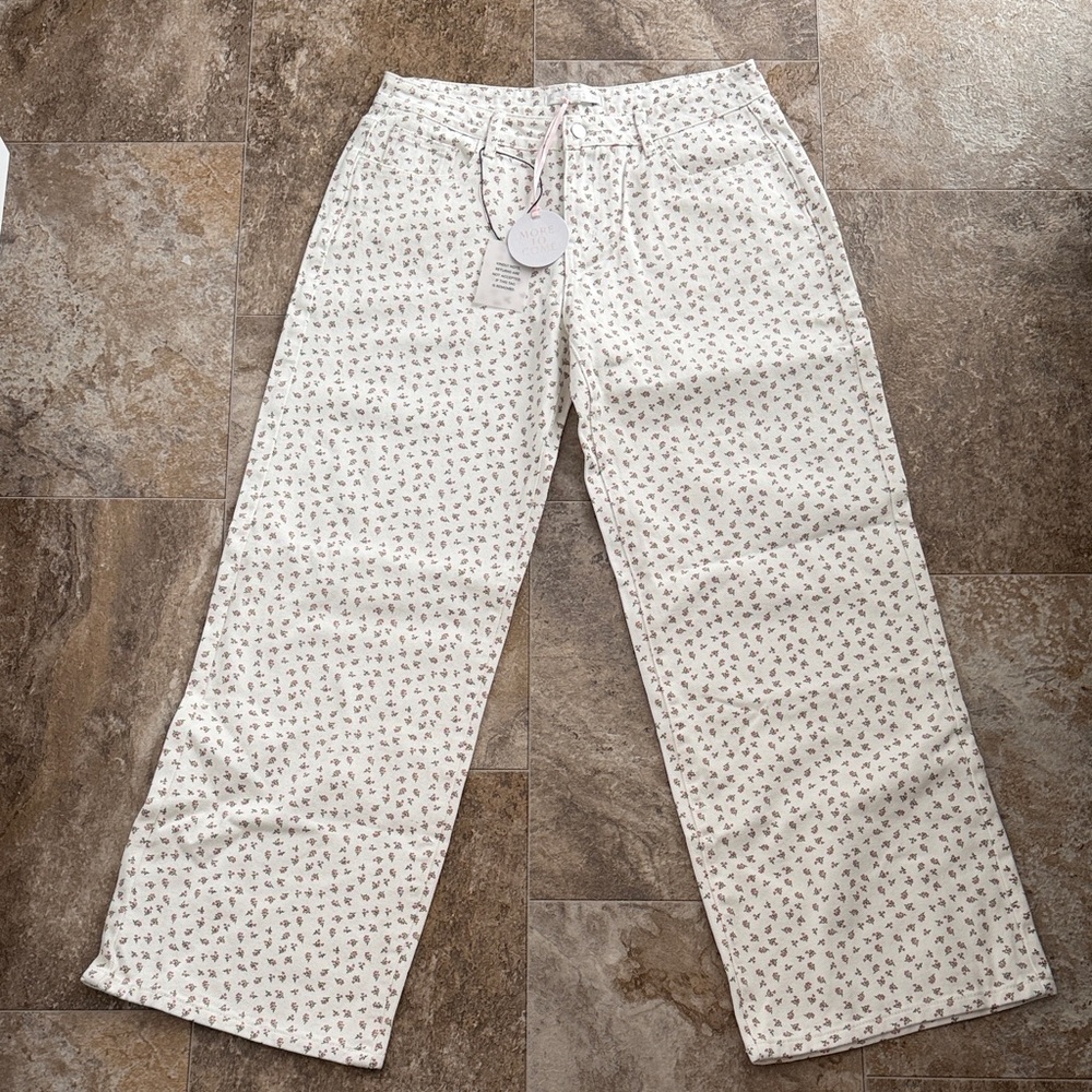 NWT More to Come Brya Floral Jean in White Floral | Sz M 

29¾ Waist 30in Inseam